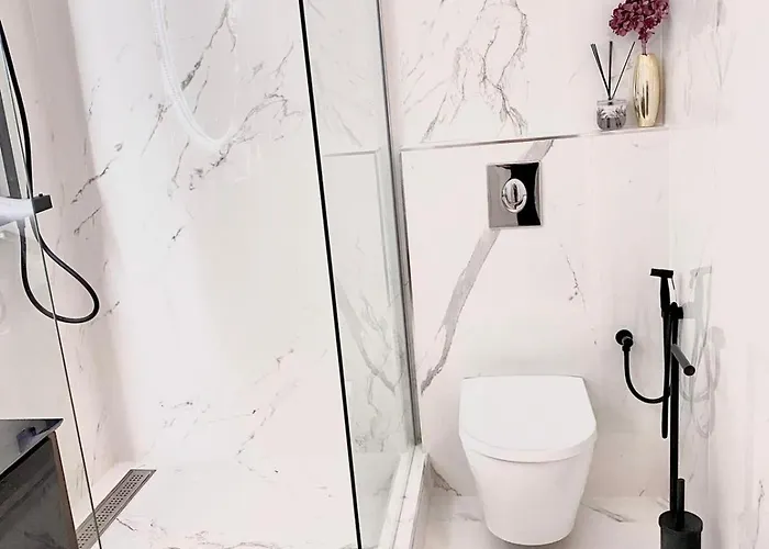 Avec Balcon Proche Du Port Saint-raphael