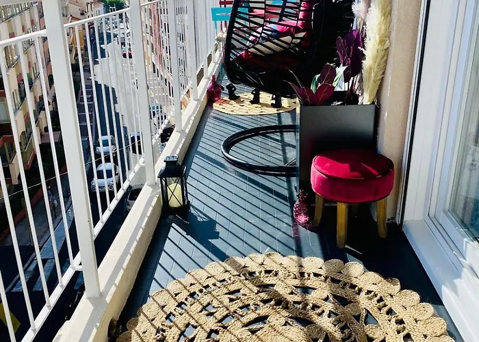 Avec Balcon Proche Du Port Saint-raphael *